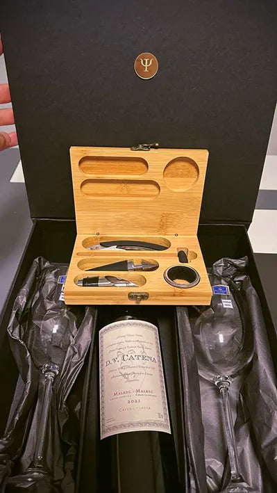 Presentes personalizados com vinho